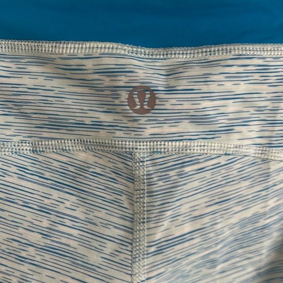 Lululemon Beach Runner Crop - Size 6 - Picture 4 of 7